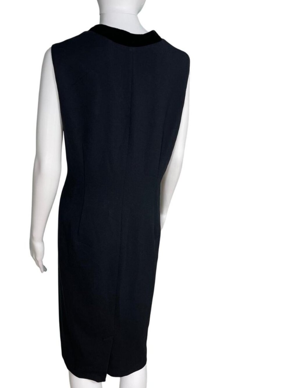 Black Sleeveless Sheath Dress